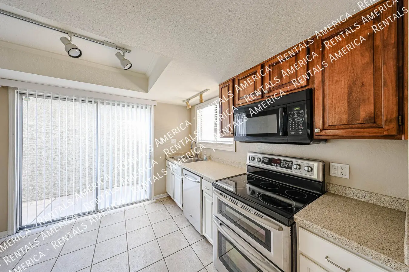 2507 W Greenway Rd photo 4