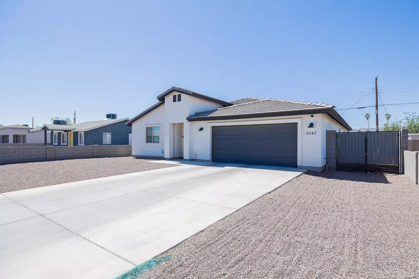 2547 E Illini St Phoenix, AZ 85040 photo 2