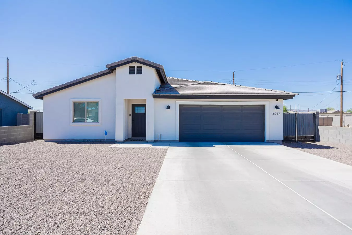 2547 E Illini St Phoenix, AZ 85040 photo 3