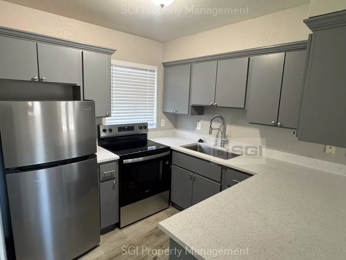 2625 E Charleston Ave photo 5