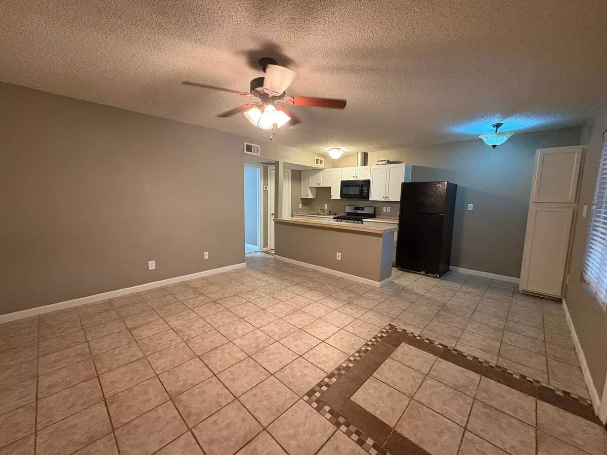 2735 W Tuckey Ln photo 3