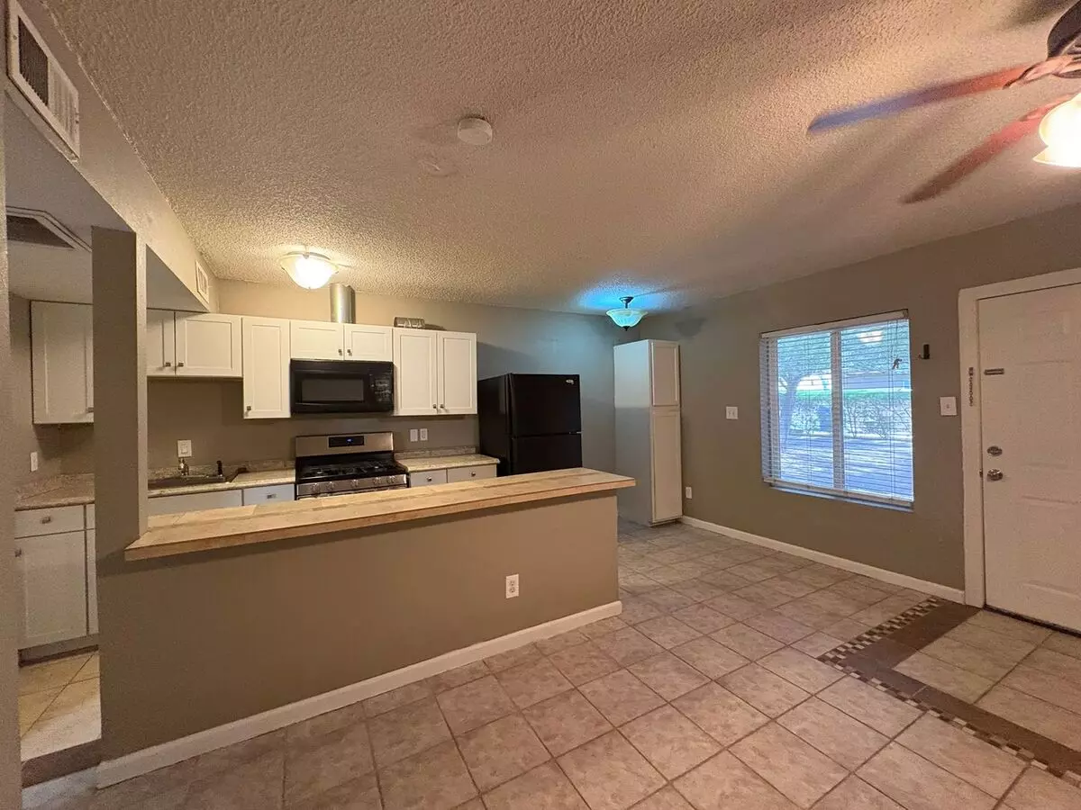 2735 W Tuckey Ln photo 5