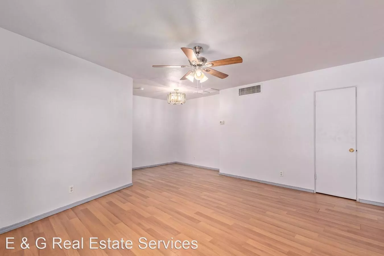 Charming 2 Bedroom 1 Bathroom Townhome Located In Central Phoenix! photo 4