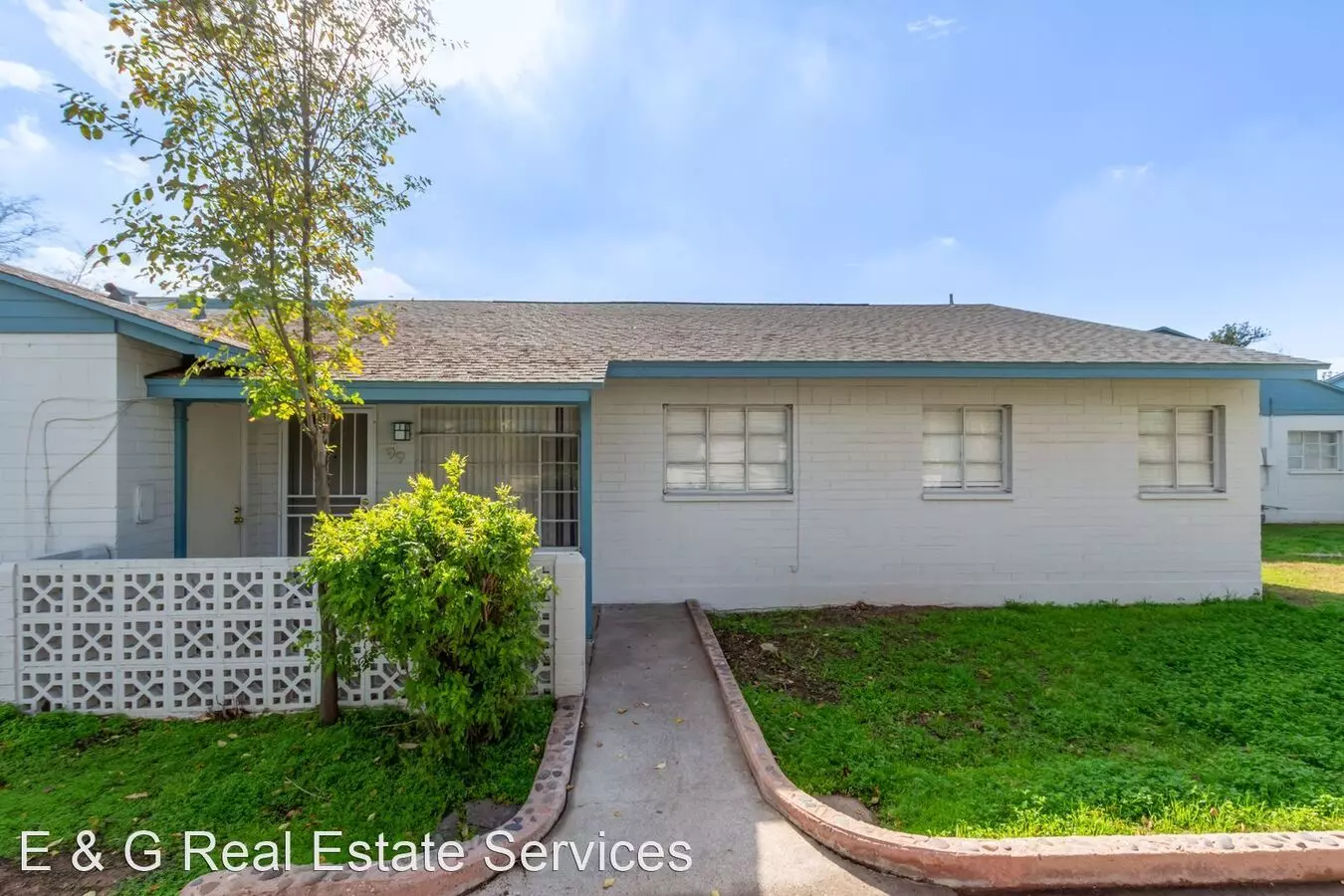 Charming 2 Bedroom 1 Bathroom Townhome Located In Central Phoenix! photo 5