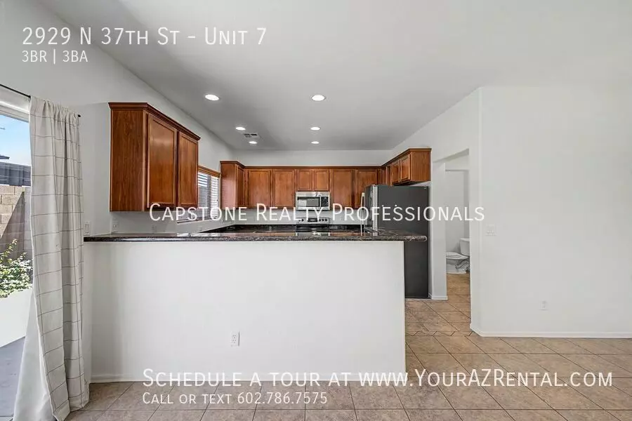 2929 N 37th St Phoenix, AZ 85018 photo 4