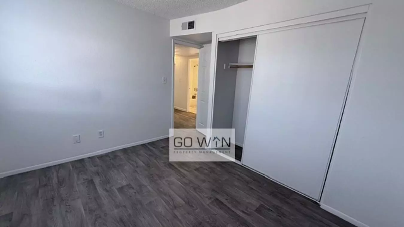 6844 W Monterosa Ave Phoenix, AZ 85033 photo 2