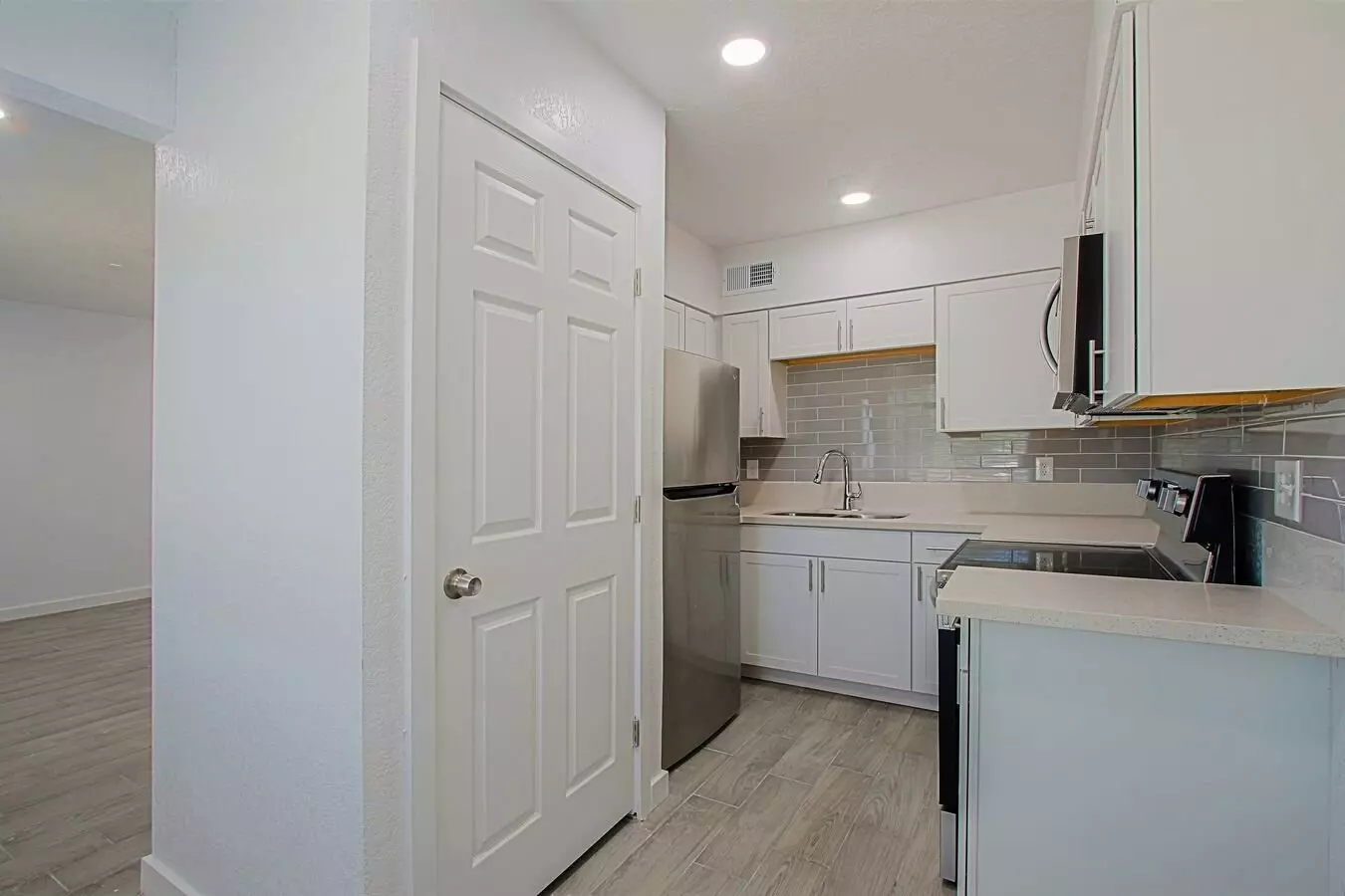 3219 E. Earll Drive (Urbana at Arcadia) photo 2