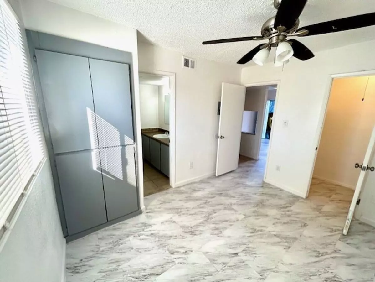 Select Apartments photo 5