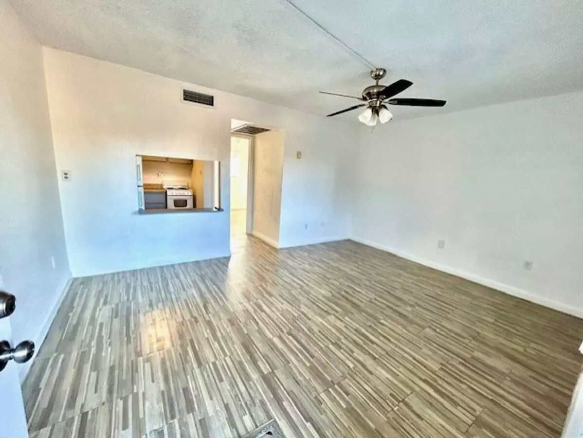 Select Apartments photo 3