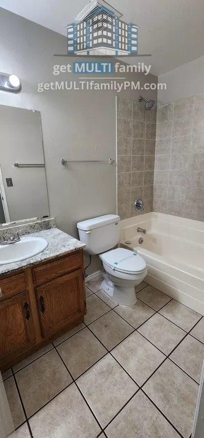 3313 W Harmont Dr photo 2