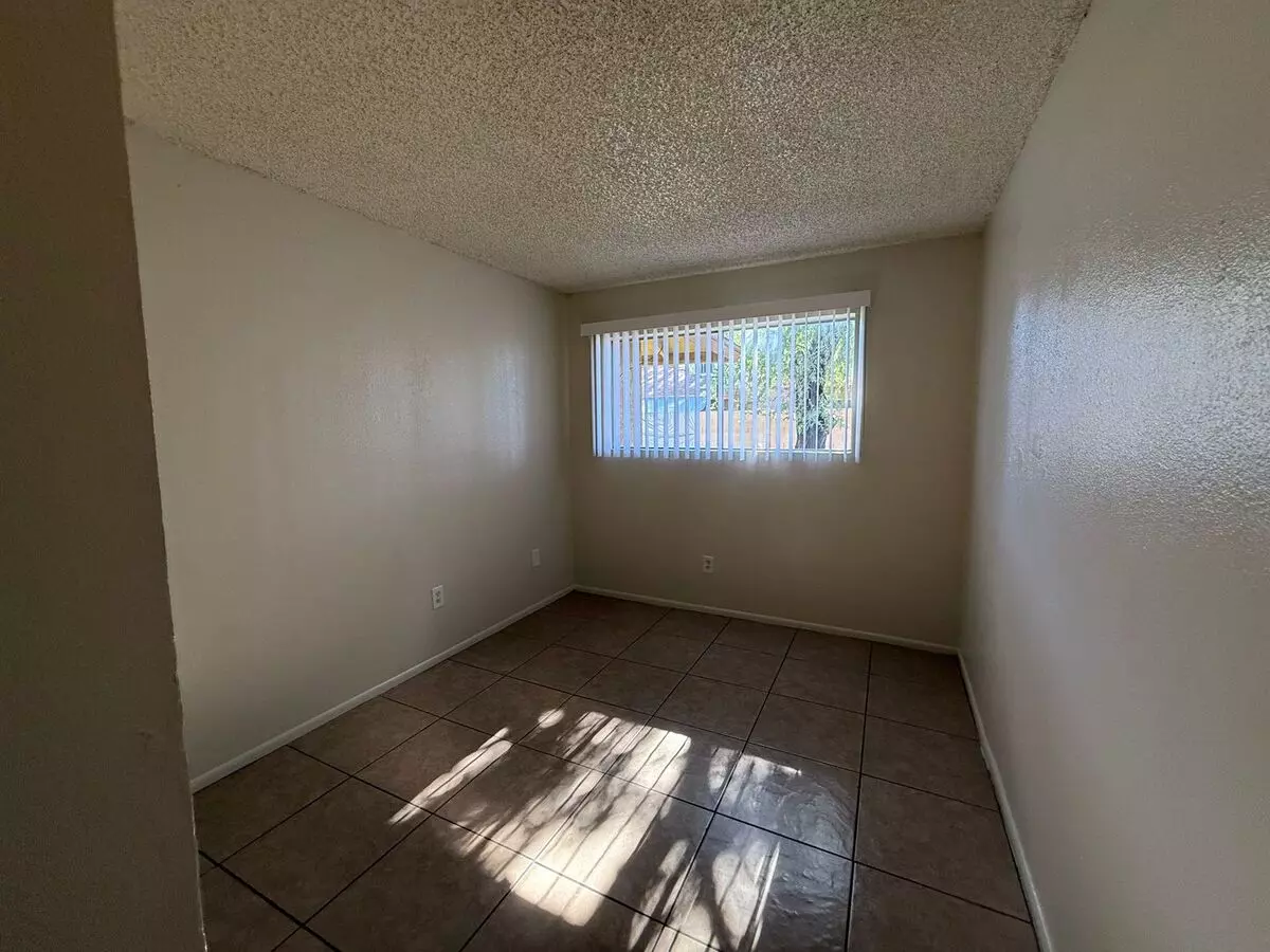 3363 West Harmont Drive, Phoenix, AZ 85051 photo 5