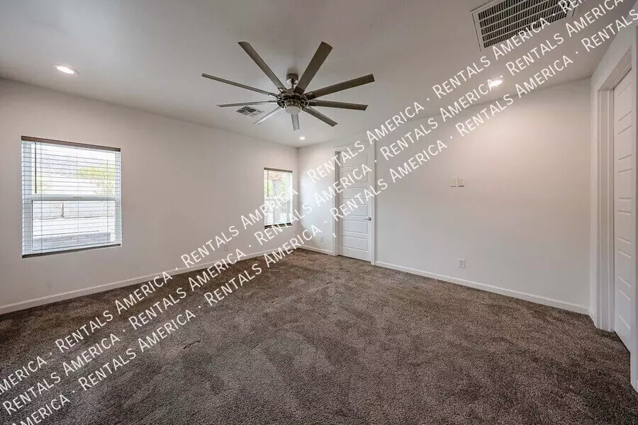 347 E Ln photo 5