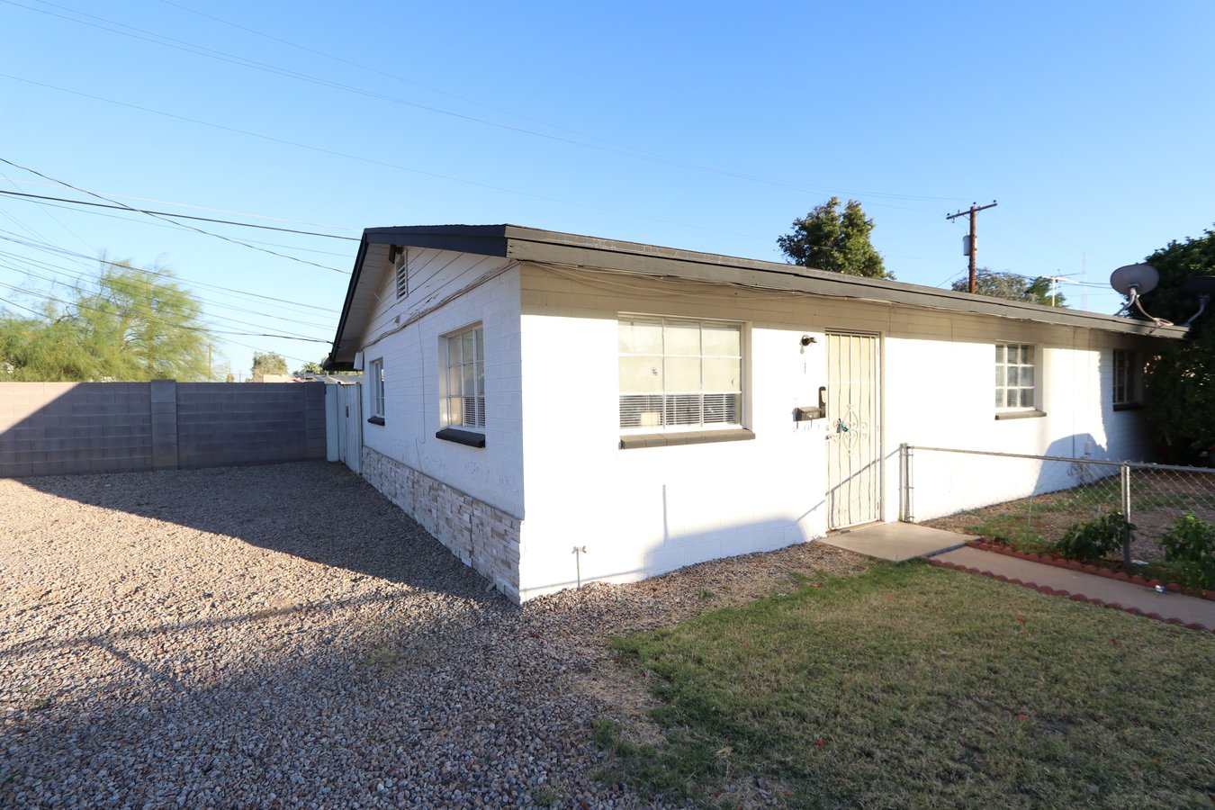 3623 E Earll Dr photo 2