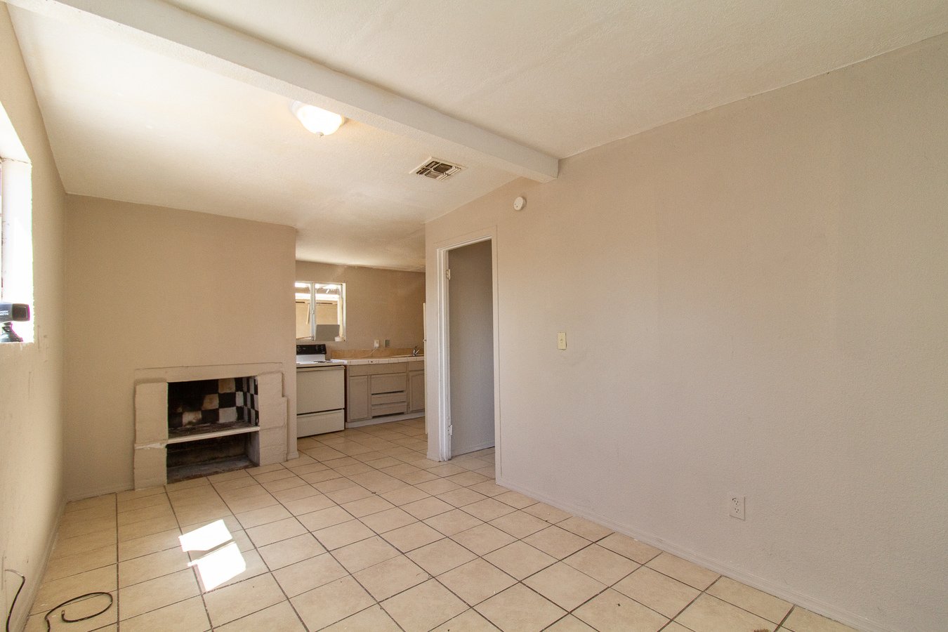 3649 W Polk St photo 3
