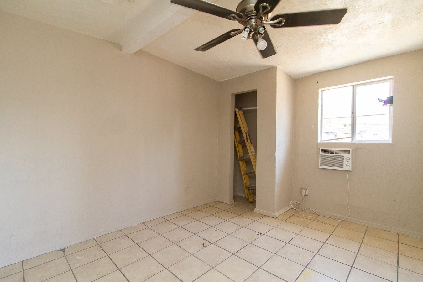 3649 W Polk St photo 2