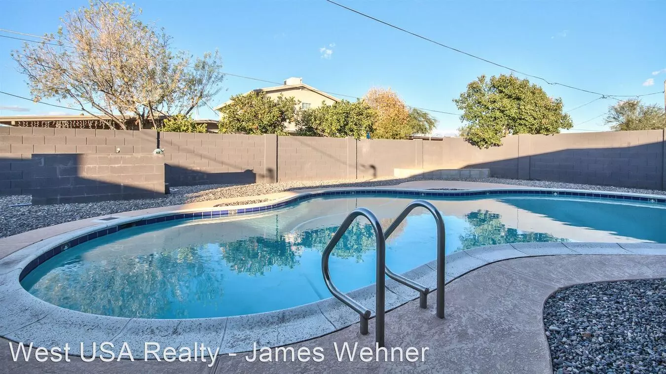 3702 E PARADISE Drive photo 2