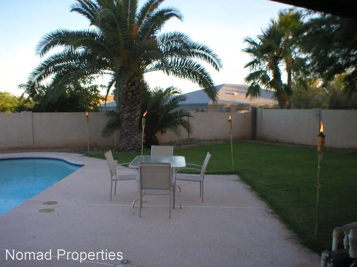 3951 E Waltann Ln photo 2