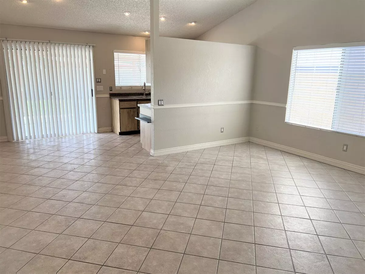 3029 W Tonopah Dr photo 3