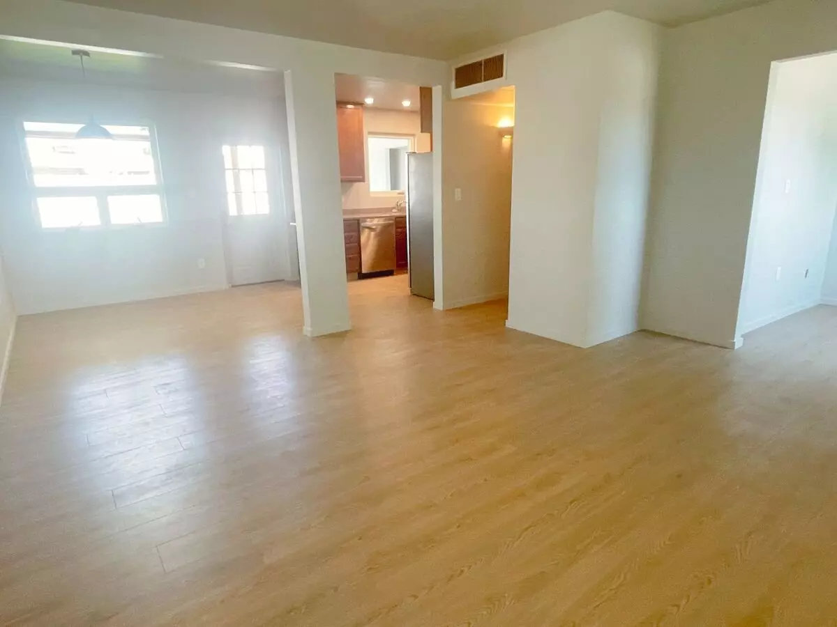 2340 E Turney Ave photo 4
