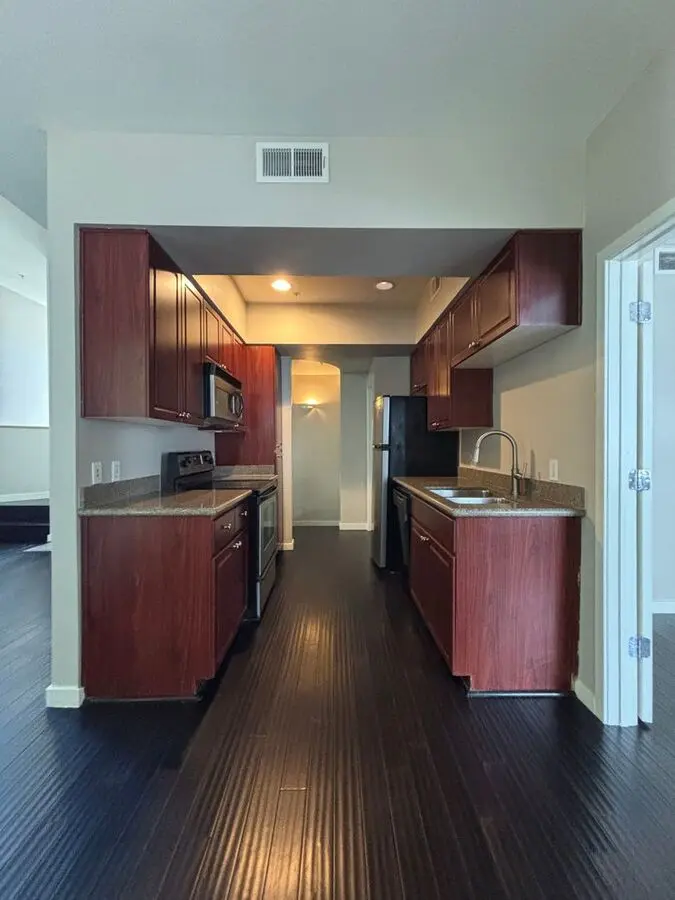 3rd Ave Palms 3 Bed 2 Bath photo 3