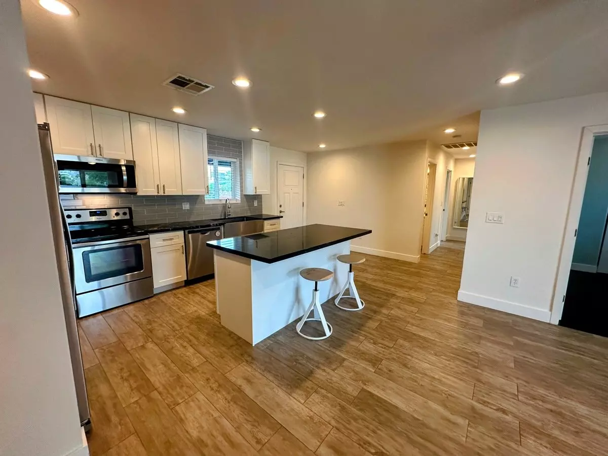 2315 E Marmora St photo 5