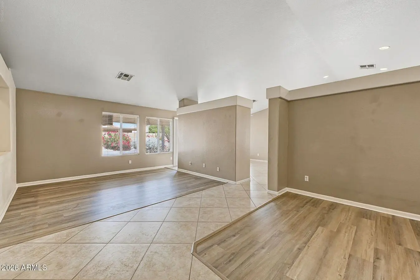 4008 W Bloomfield, Phoenix - Move In Ready 3 Bed/2 Bath W/3 Car Garage photo 2