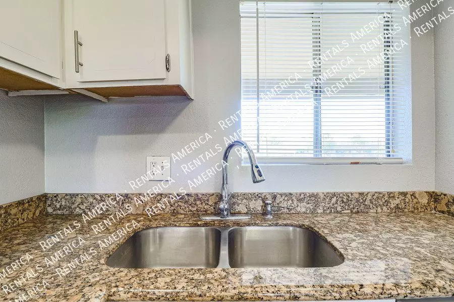 4050 E CACTUS Road photo 2