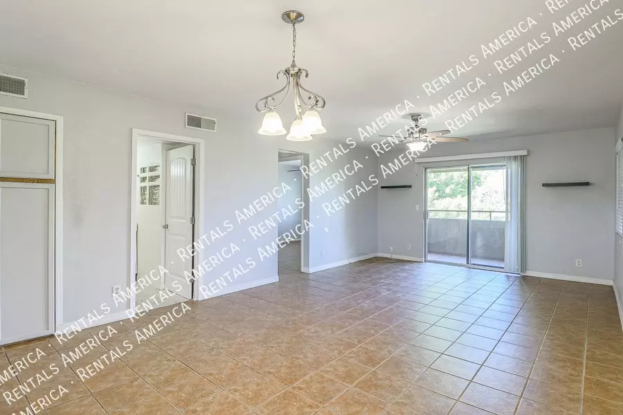 4050 E CACTUS Road photo 4