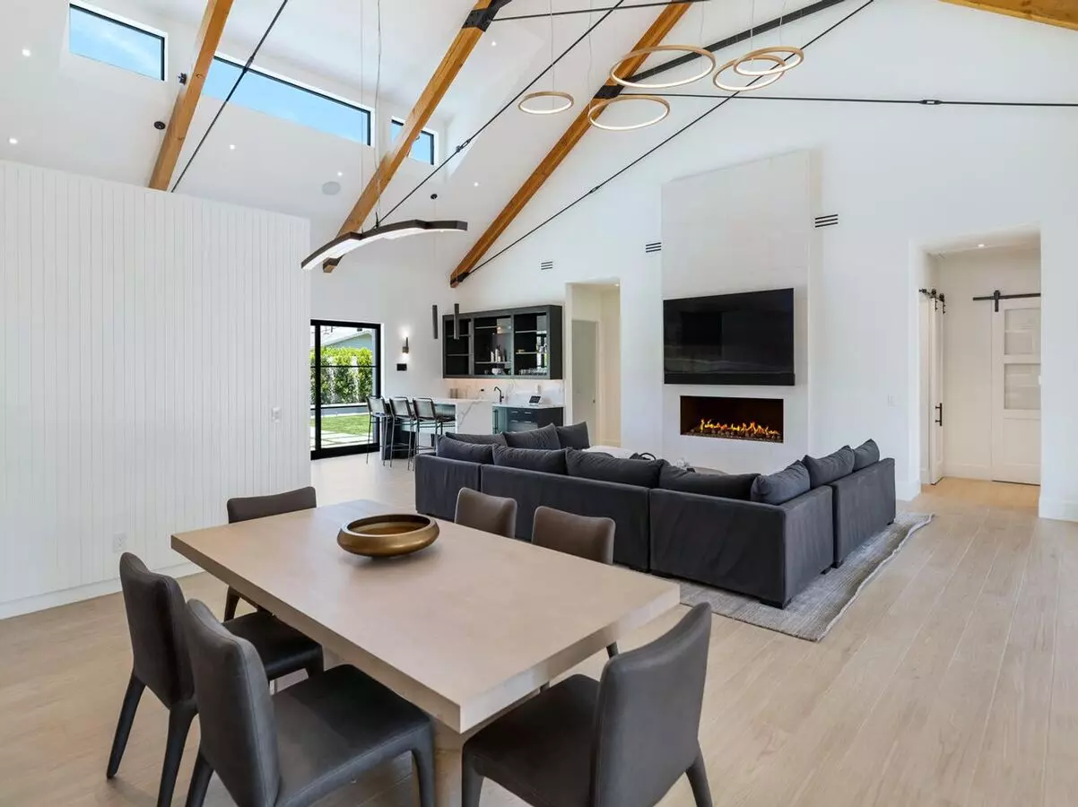Rates Vary: photo 4