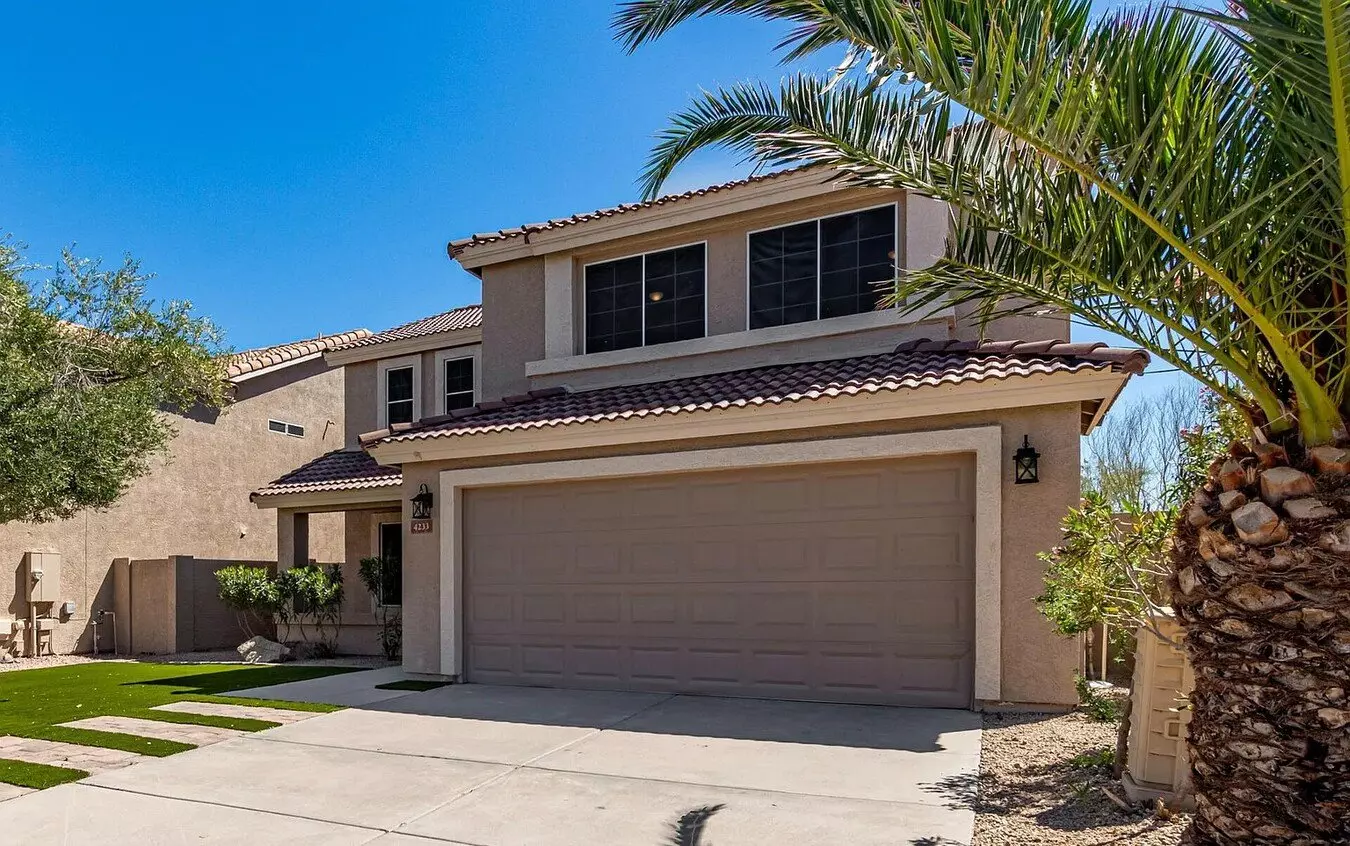 4233 E Raven Rd Phoenix, AZ 85044 photo 2