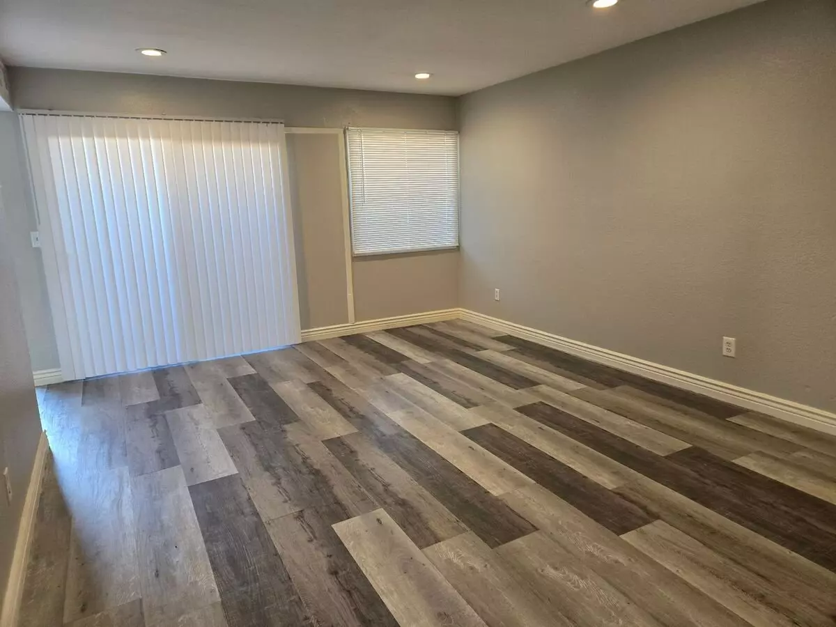 Fantastic And Spacious 2 Beds, 1.5 Bath Townhome In Phoenix photo 5