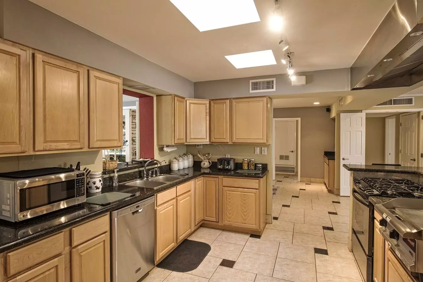 Rates Vary: photo 5