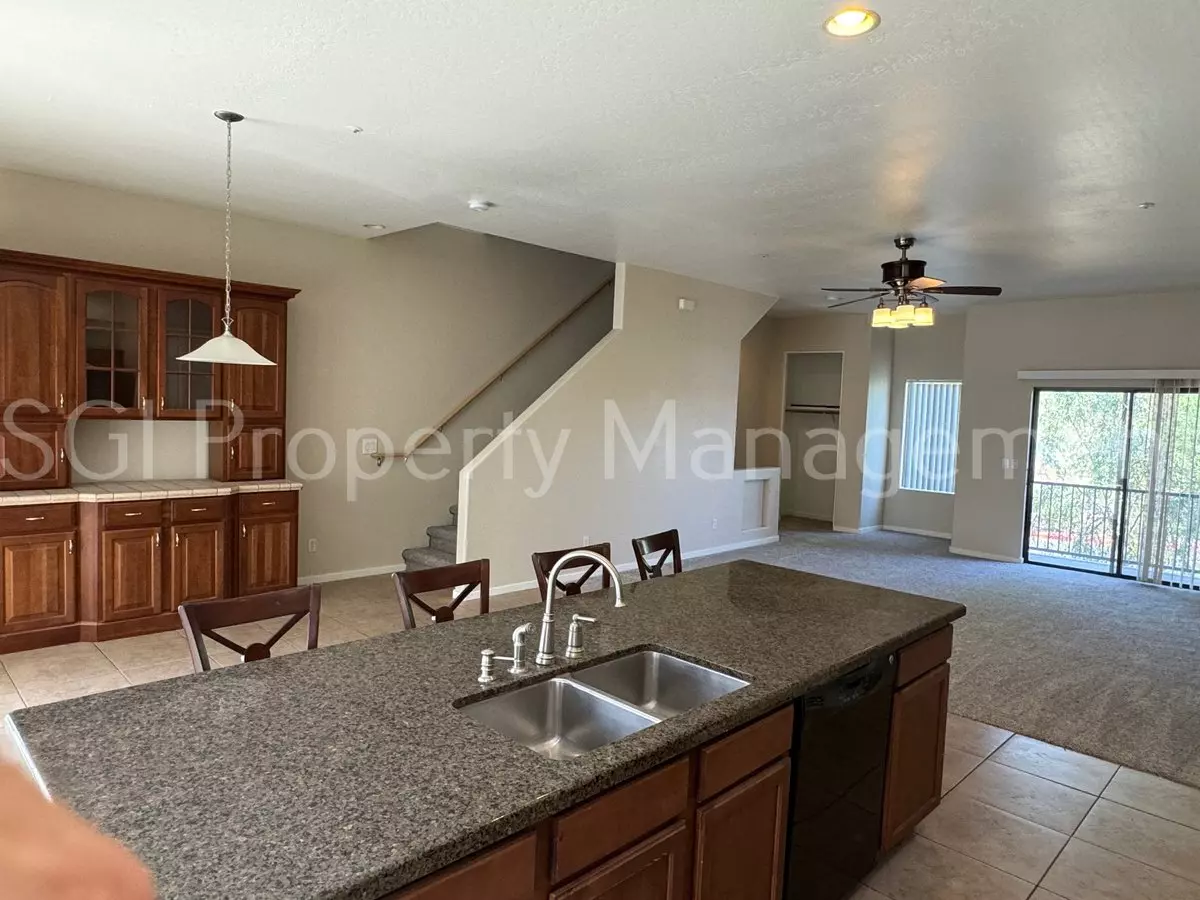4628 E Culver St photo 2