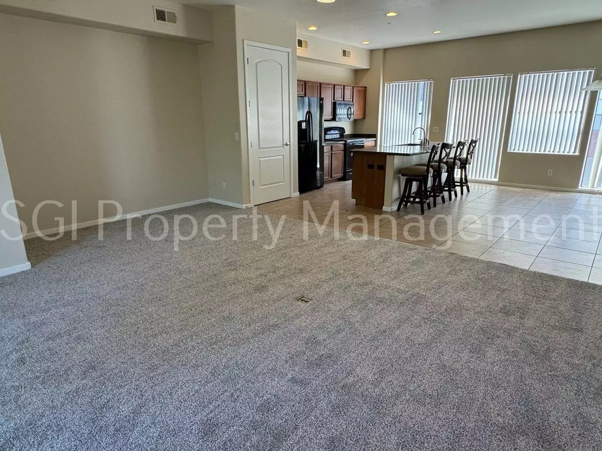 4628 E Culver St photo 3