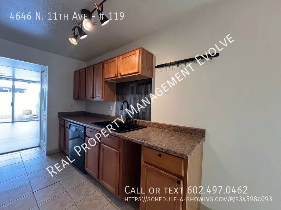 4646 N 11TH Avenue photo 2