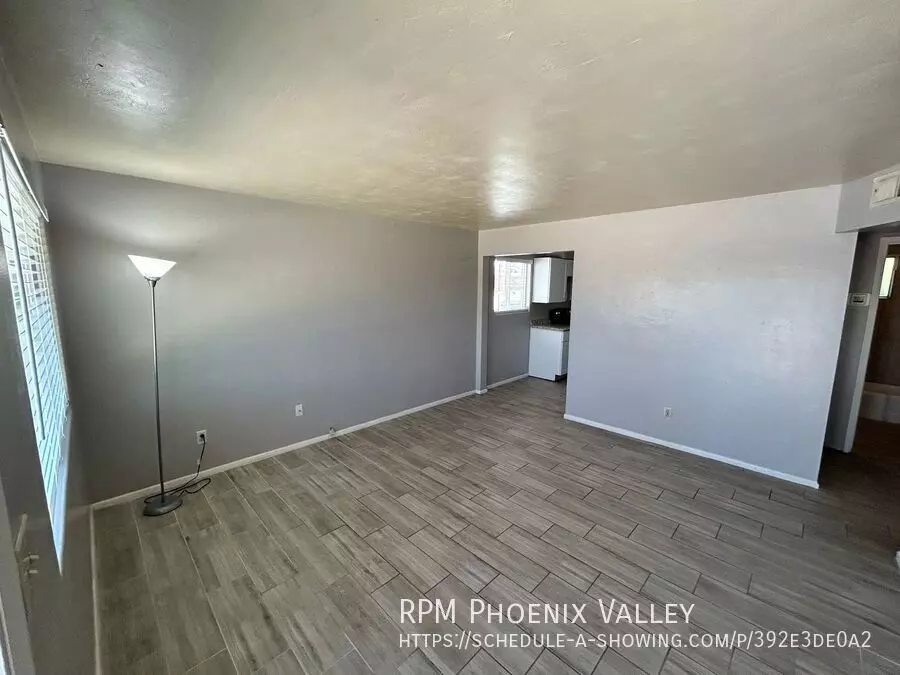 4837 E Willetta St. photo 4
