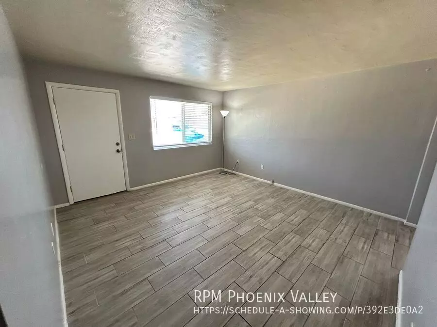 4837 E Willetta St. photo 3