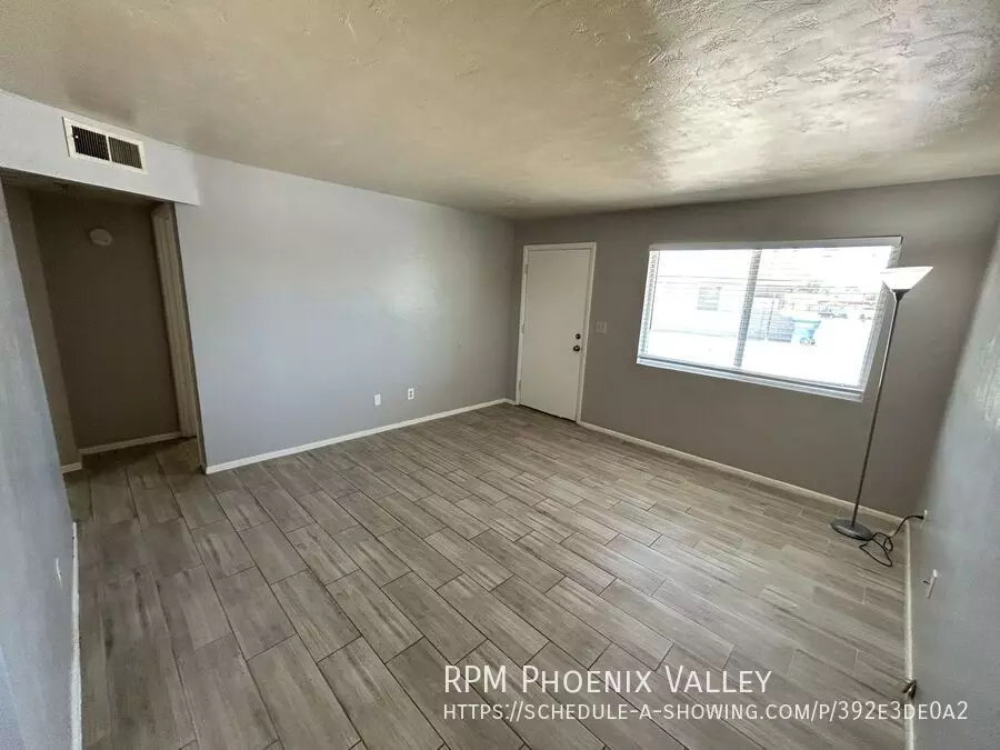 4837 E Willetta St. photo 2