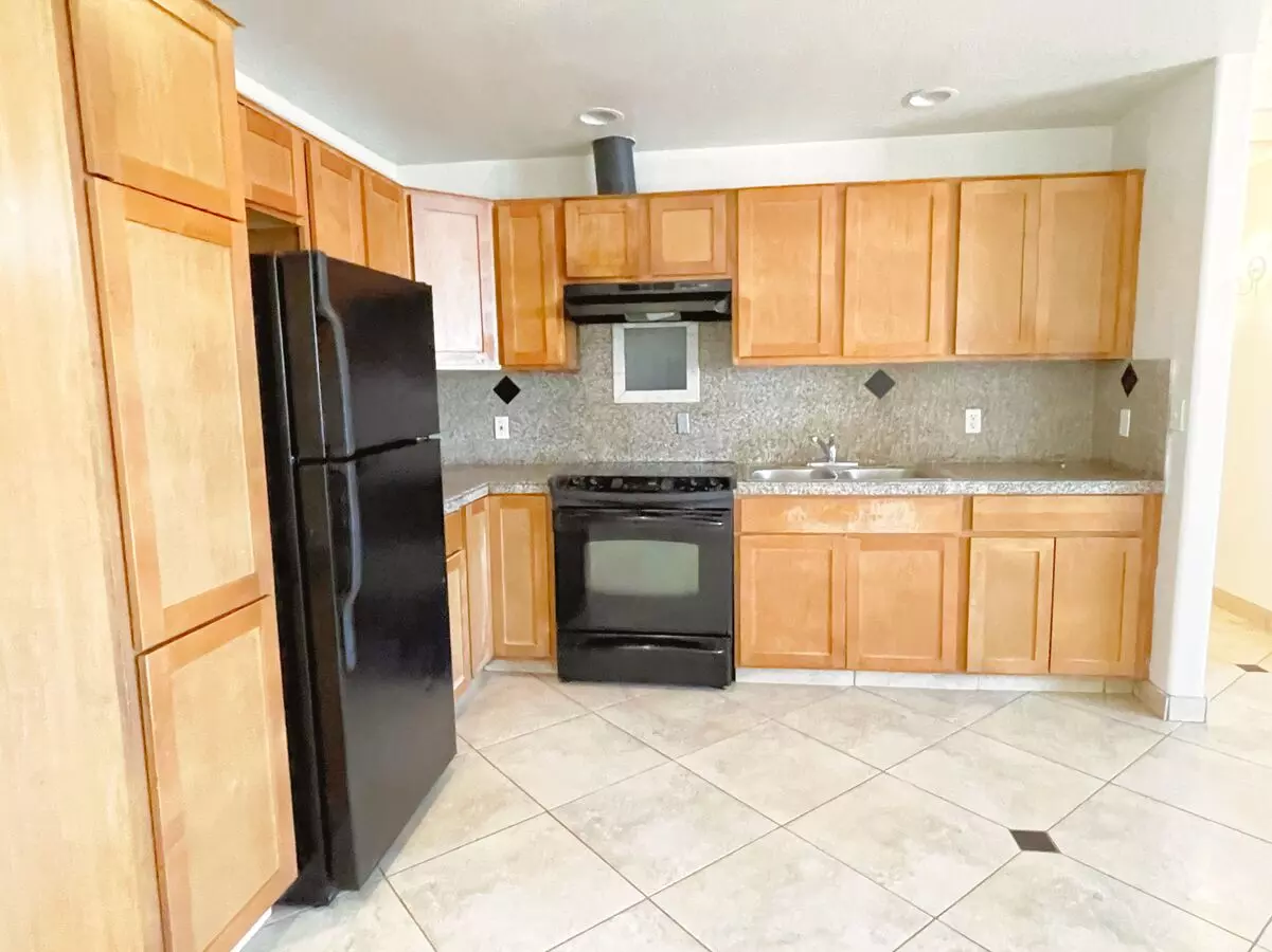 4bd, 2ba Single Level South Phoenix Home! photo 4