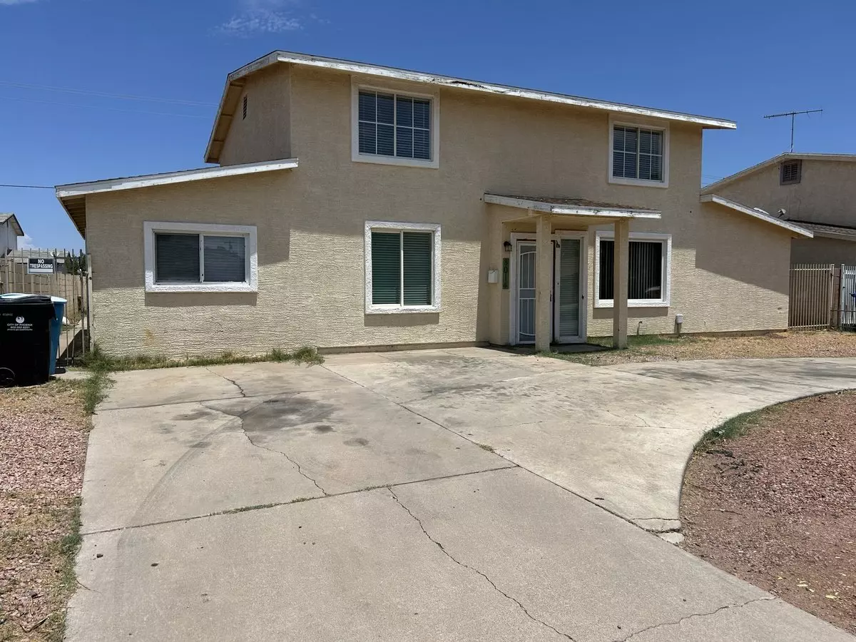 6 Bed 2 Bath Home In Phoenix Call Ryan 602-400-5090 photo 4