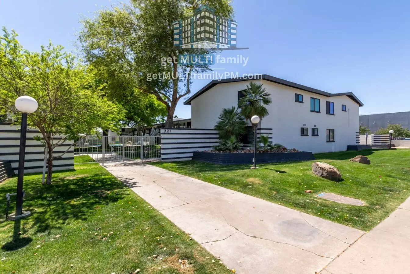 721 E MONTEBELLO Avenue photo 4