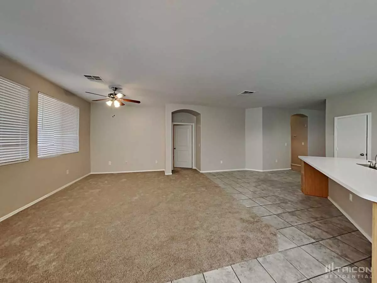 7413 South 40th Lane, Phoenix, AZ 85041 photo 2
