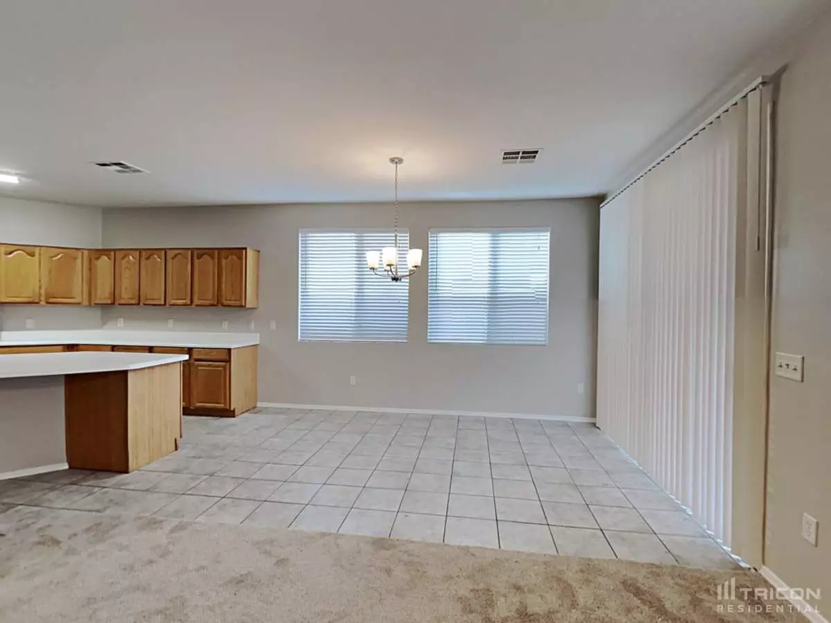 7413 South 40th Lane, Phoenix, AZ 85041 photo 4