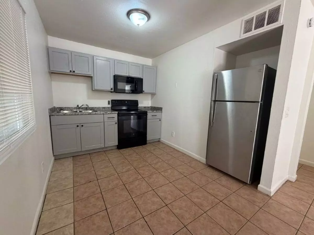 903 N 30th St unit G photo 2