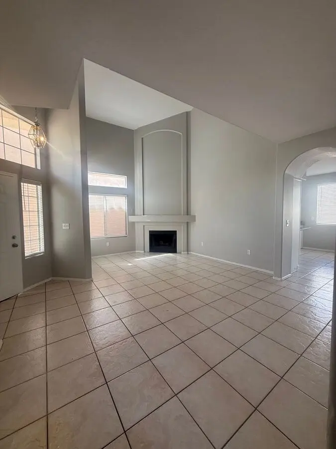2110 E Saltsage Dr photo 4