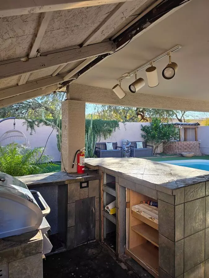 4143 E Anderson Dr Phoenix, AZ 85032 photo 3
