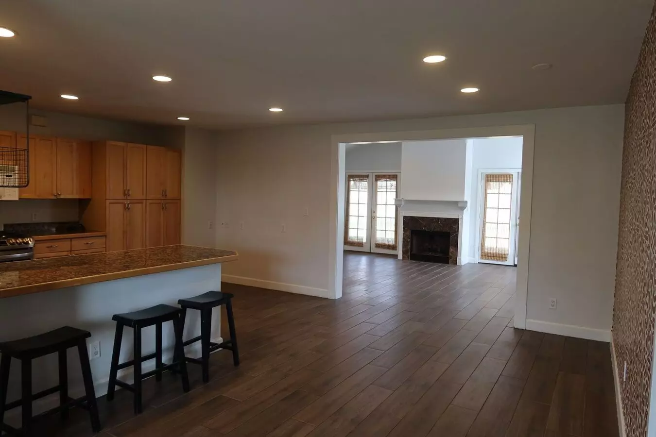 Beautifully Renovated 3 Bed 2 Bath On 17th Av South Of Northern photo 3