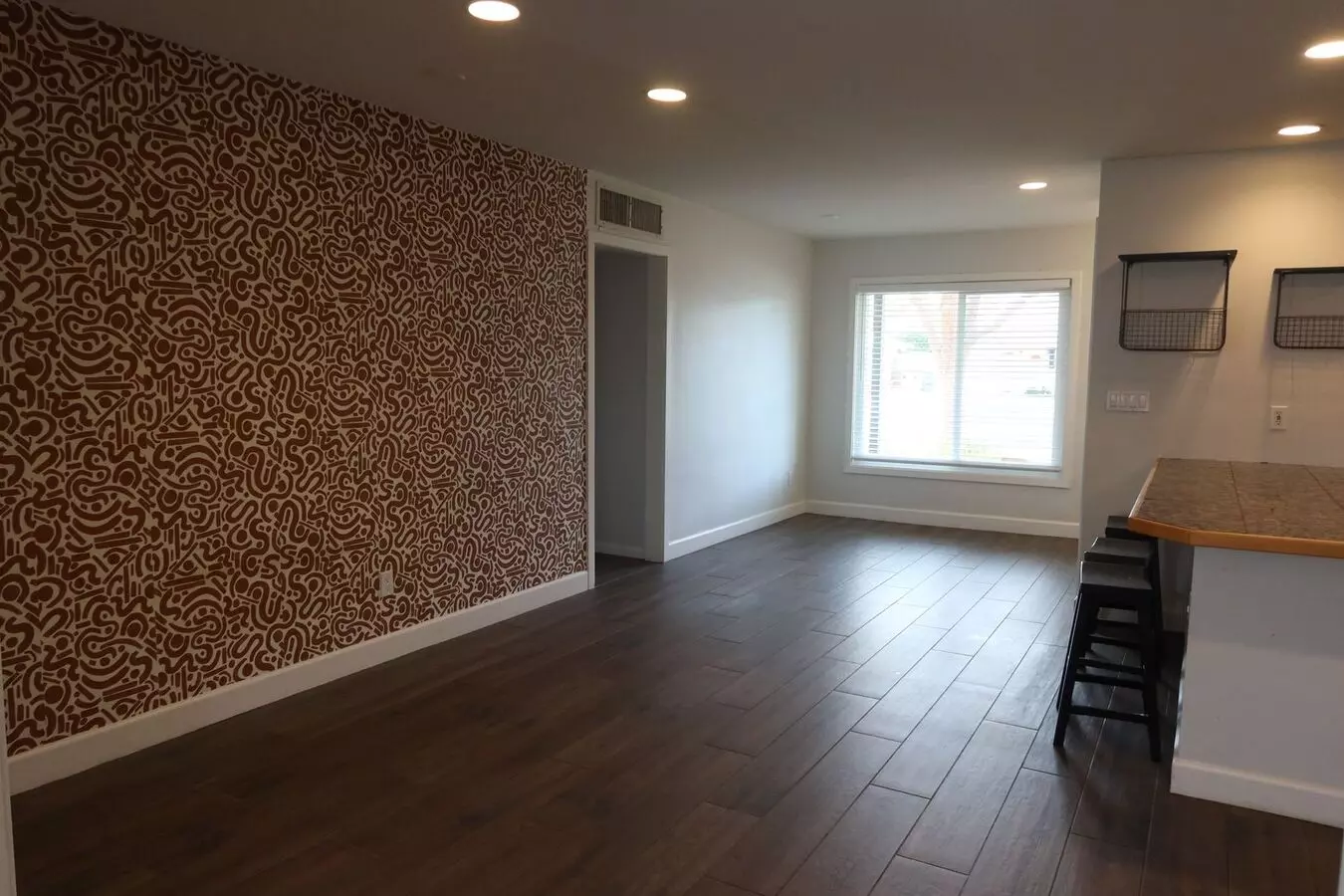 Beautifully Renovated 3 Bed 2 Bath On 17th Av South Of Northern photo 4