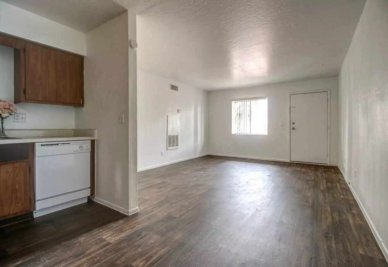 Carole Arms Apartments photo 3