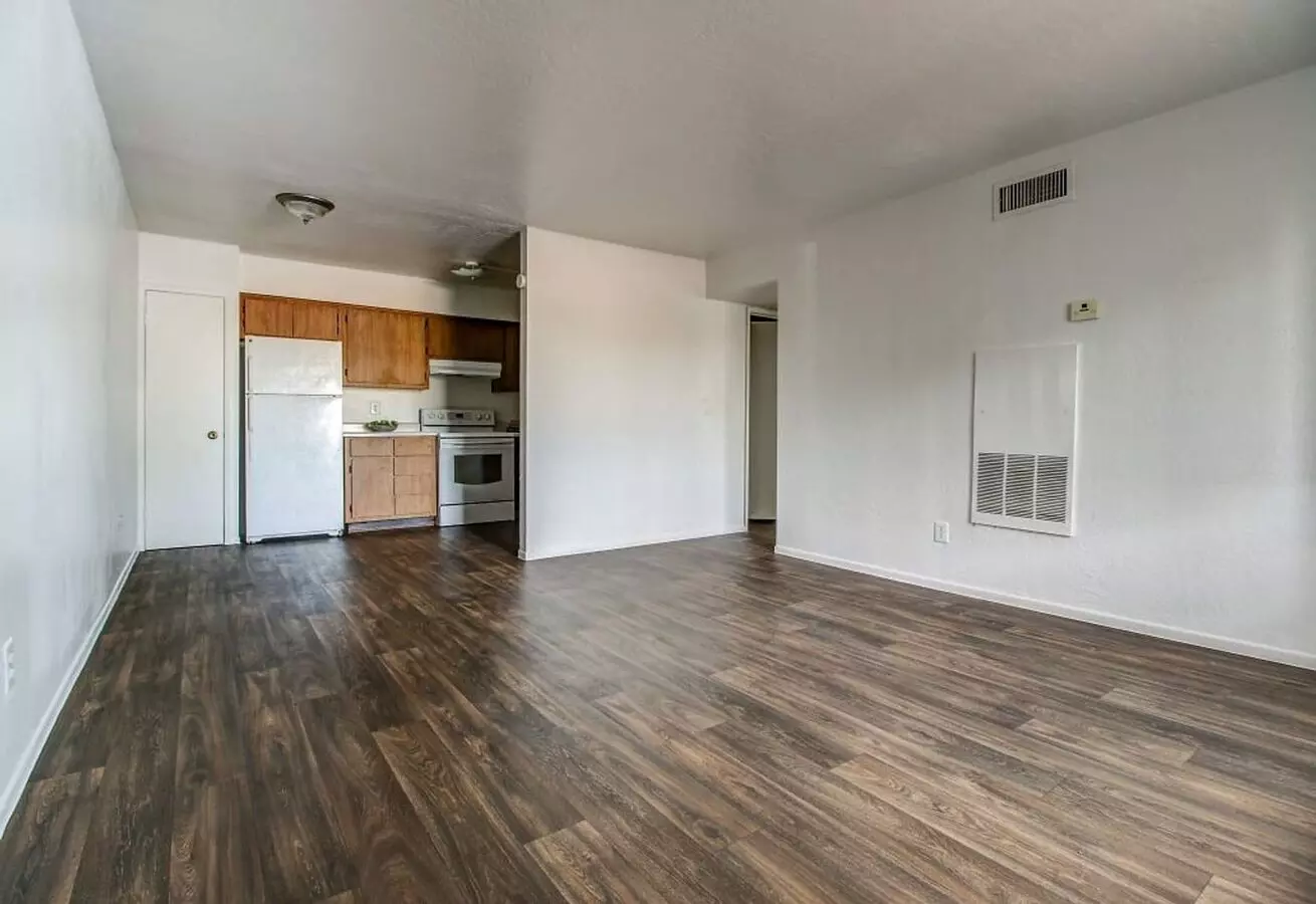 Carole Arms Apartments photo 2